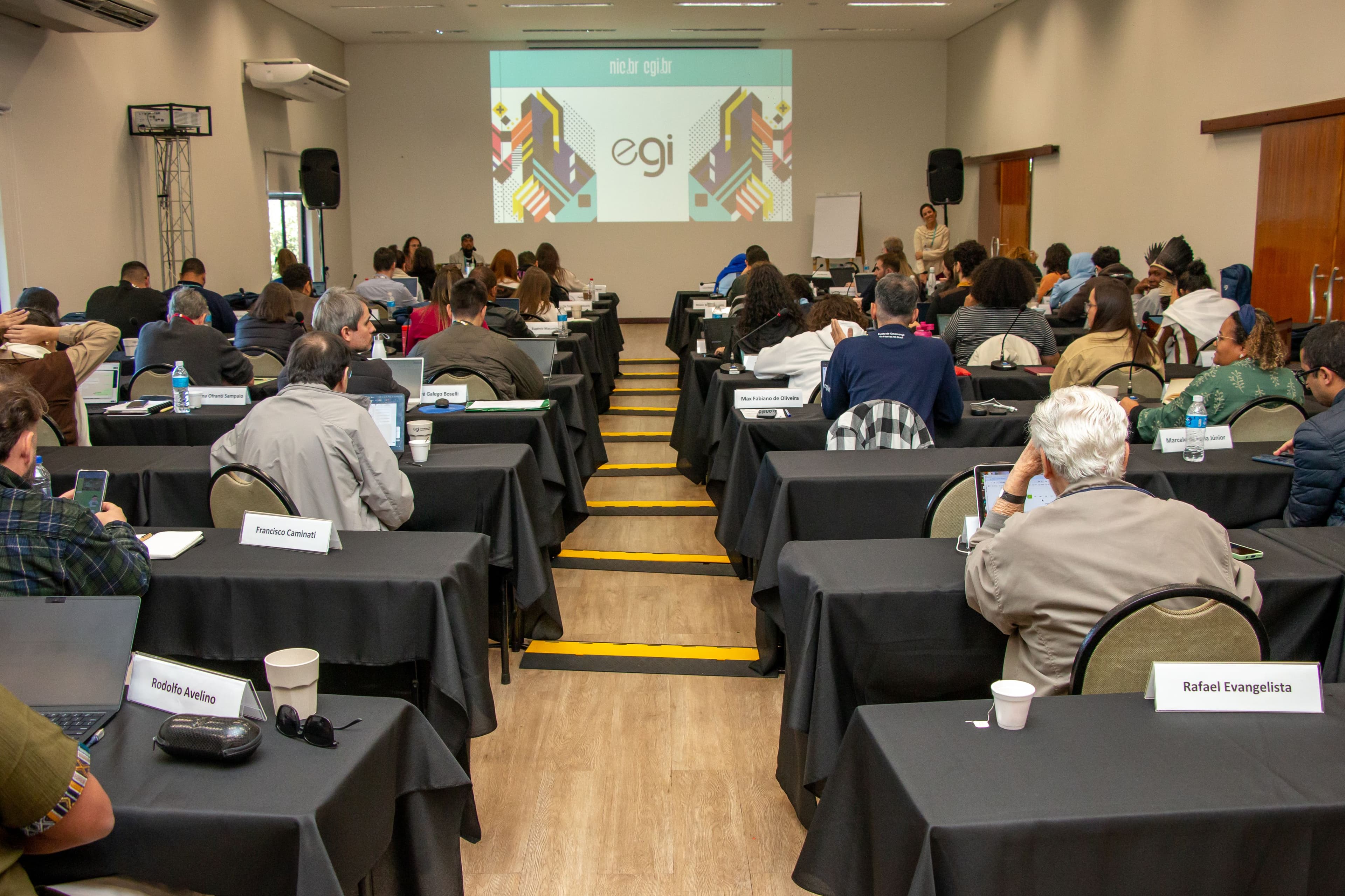 Escola de Governança da Internet - Últimos dias para se inscrever no curso Intensivo 2026!